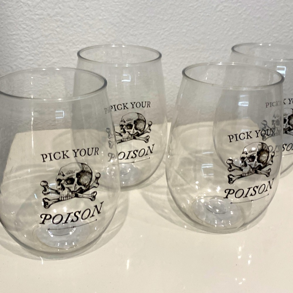NWT Set of (4) “Pick Your Poison” Skull Stemless Plastic Wine Glasses - Picture 1 of 5